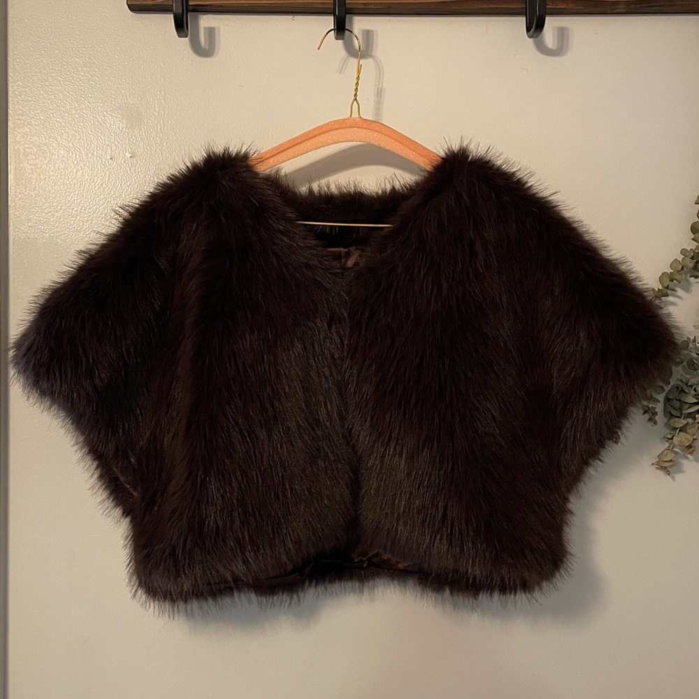 Tahari Brown Faux Fur Coat Shrug Teddy Jacket Formal Shawl with Front Clasp